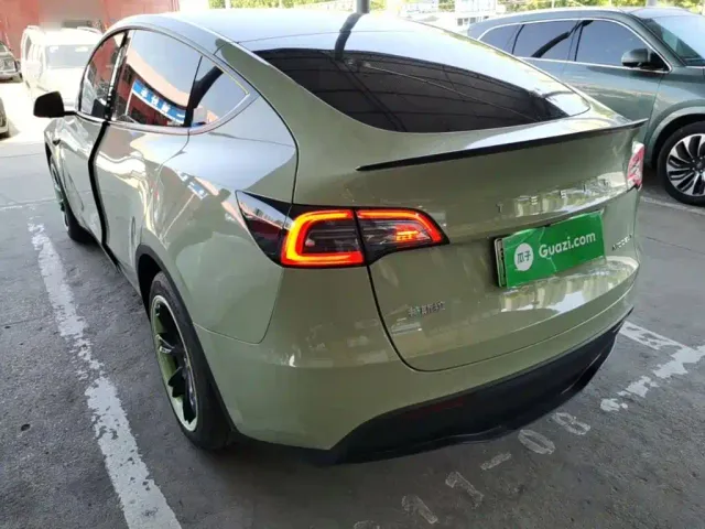 Tesla Model Y — Фото автомобиля 4