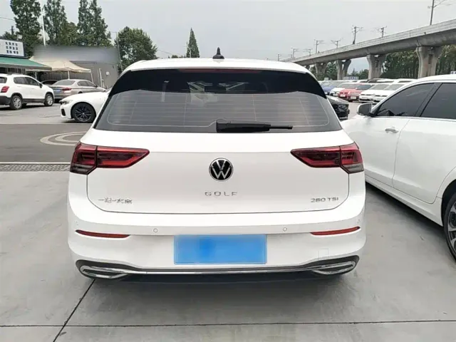 Volkswagen Golf — Фото автомобиля 5