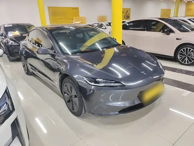 Tesla Model 3 — Фото автомобиля 3