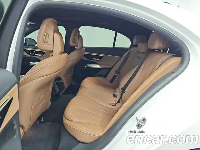 Mercedes-Benz E-Class — Фото автомобиля 12