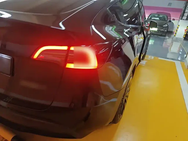 Tesla Model Y — Фото автомобиля 7