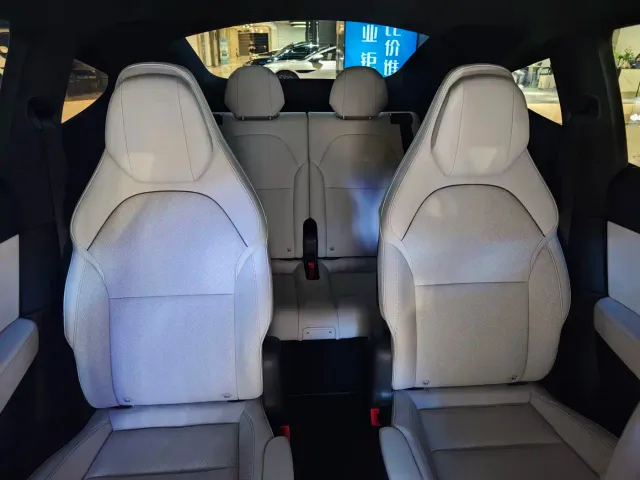 Tesla Model Y L — Фото автомобиля 15