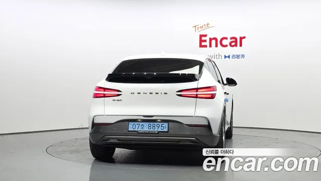 Genesis GV60 — Фото автомобиля 3