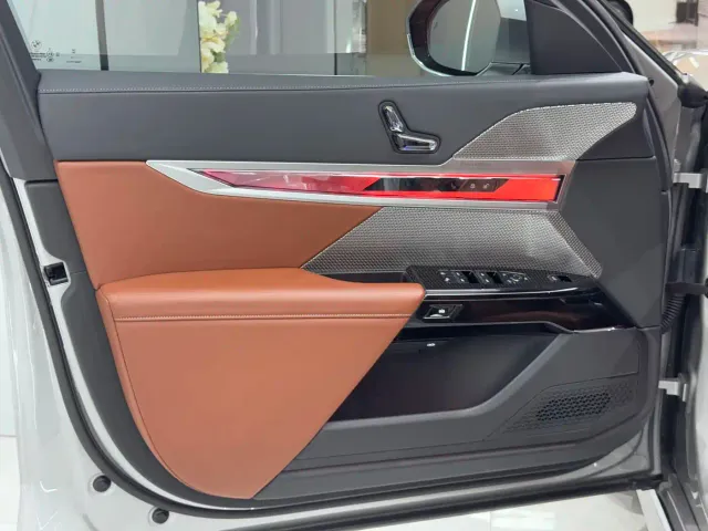 BMW i7 — Фото автомобиля 20