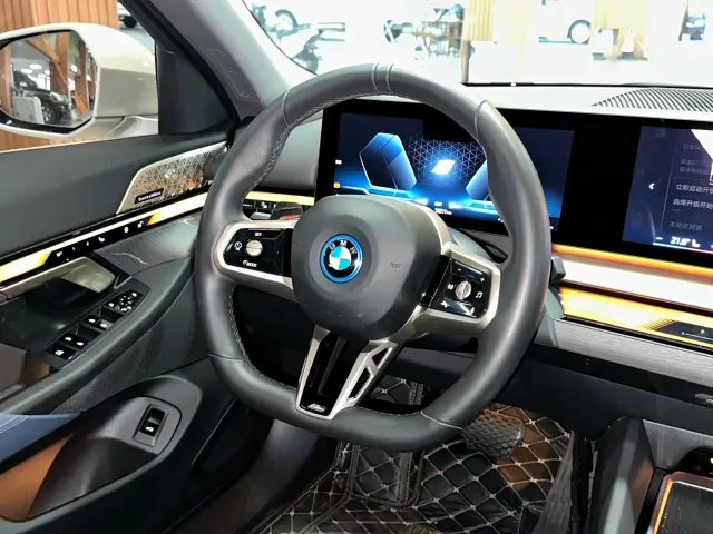 BMW i5 — Фото автомобиля 10