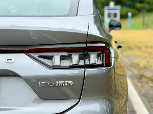 Ford Mondeo — Фото автомобиля 9
