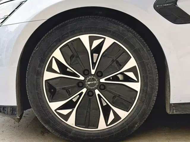 BYD Seal — Фото автомобиля 3