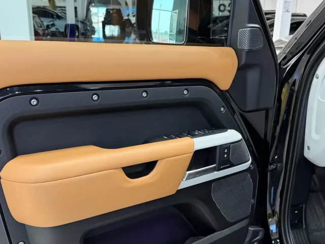 Land Rover Land Rover Defender 2023 Facelift 110 3.0T P400 Dark Special Edition — Фото автомобиля 7