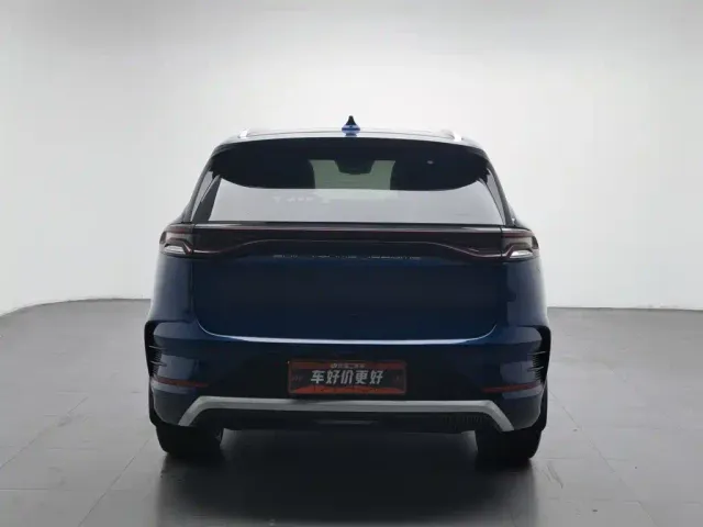 BYD Tang — Фото автомобиля 4