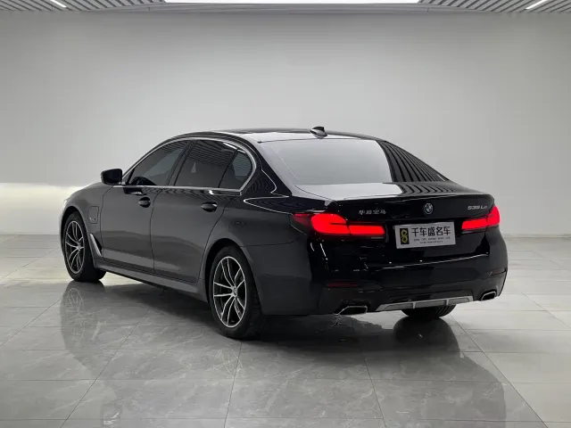 BMW 5 Series — Фото автомобиля 4