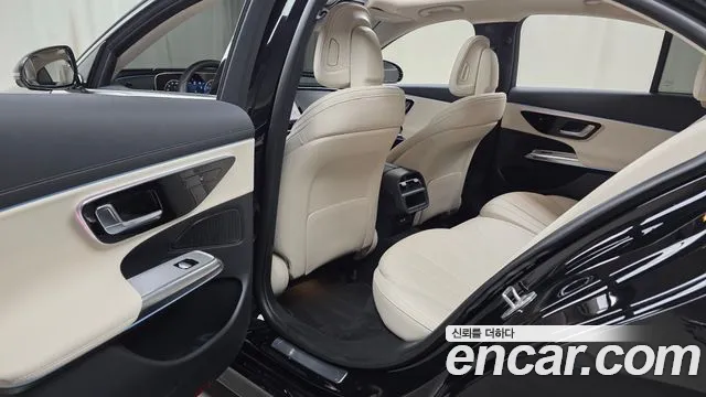 Mercedes-Benz E-Class — Фото автомобиля 12