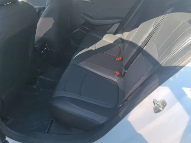 Roewe i5 — Фото автомобиля 16