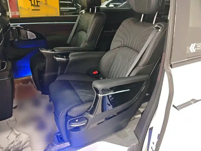 GAC Trumpchi M8 — Фото автомобиля 16