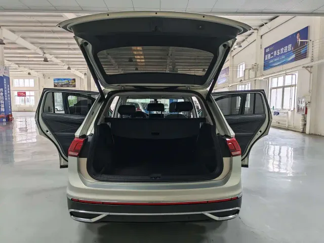 Volkswagen Tiguan L — Фото автомобиля 16