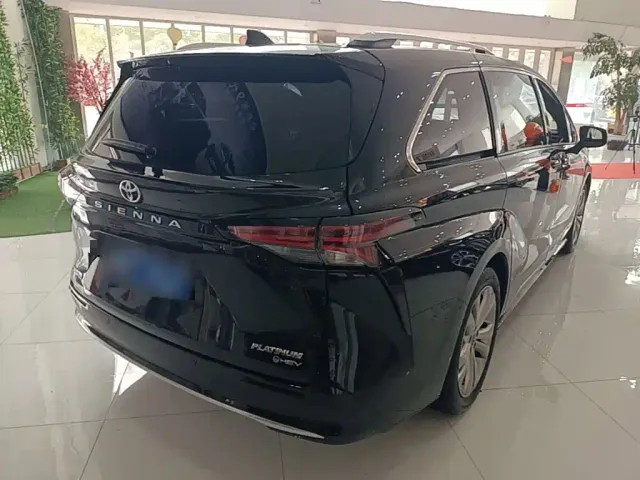 Toyota Sienna — Фото автомобиля 6