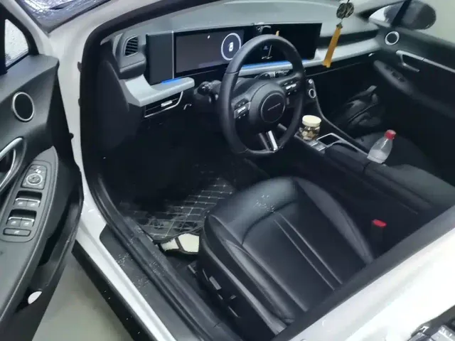 Hyundai Sonata — Фото автомобиля 15