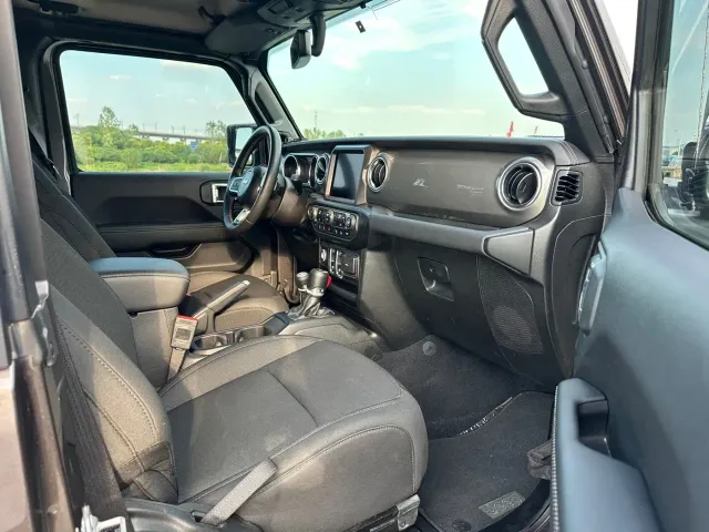 Jeep Wrangler — Фото автомобиля 8