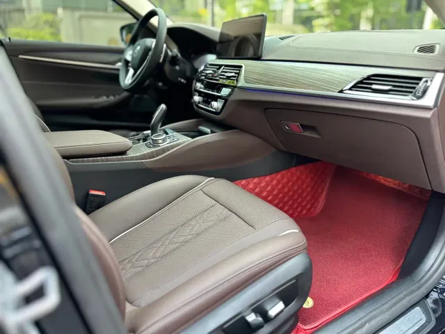 BMW 5 Series — Фото автомобиля 10