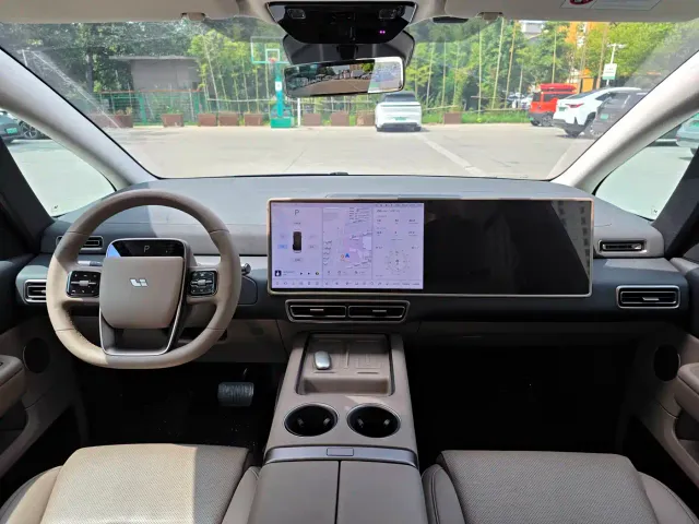 Li Auto MEGA — Фото автомобиля 8
