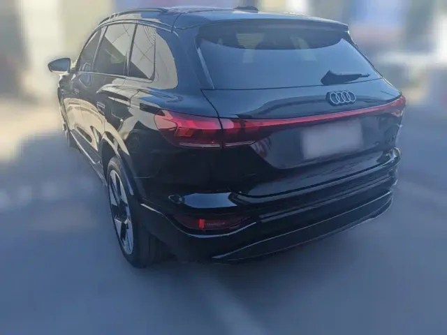 Audi Q6L e-tron — Фото автомобиля 6