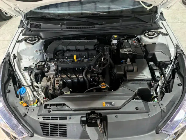Hyundai Elantra — Фото автомобиля 8
