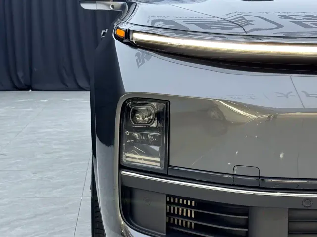 Li Auto L8 — Фото автомобиля 23
