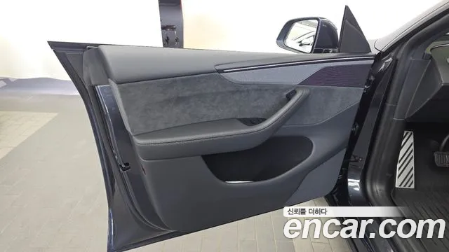 Tesla Model Y — Фото автомобиля 13