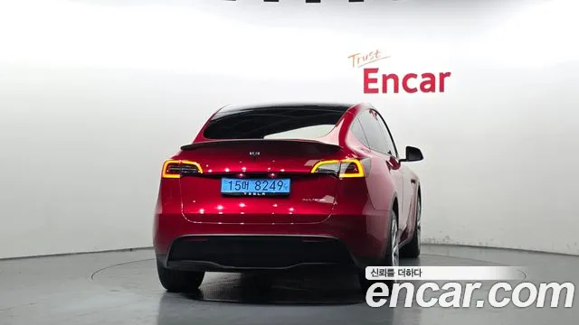 Tesla Model Y — Фото автомобиля 4