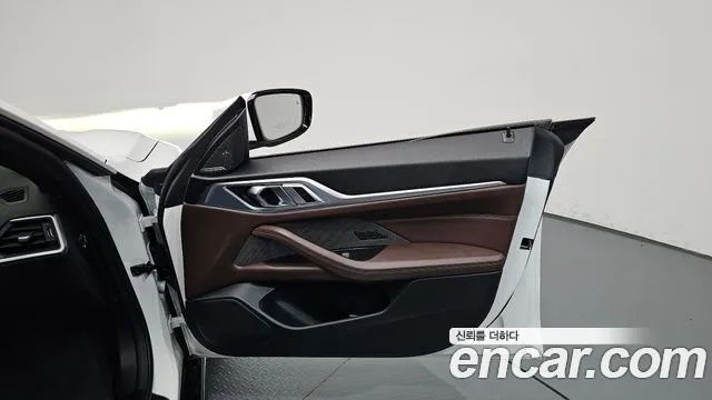 BMW i4 — Фото автомобиля 23
