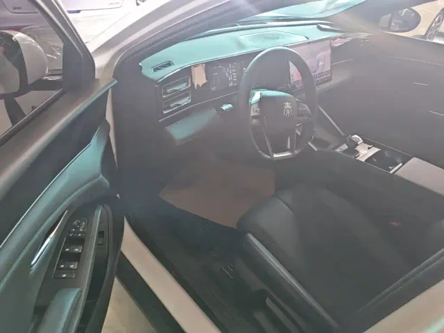 BYD Qin L — Фото автомобиля 15