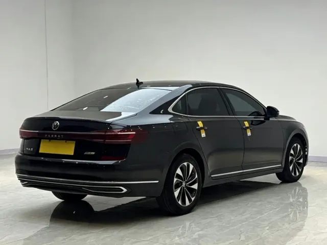 Volkswagen Passat — Фото автомобиля 7