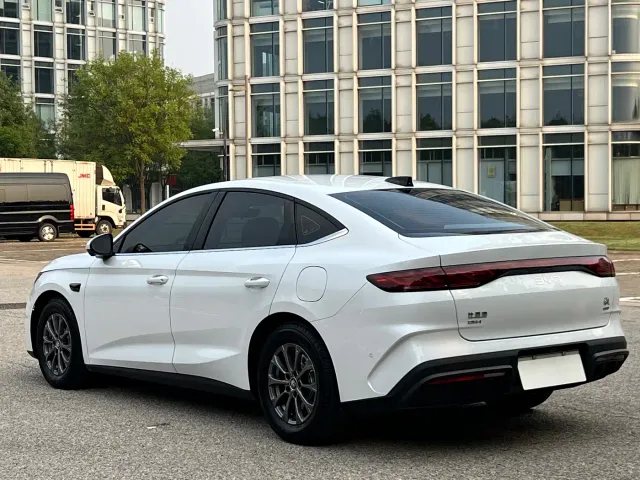 BYD Qin L — Фото автомобиля 5