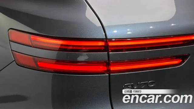 Genesis GV70 — Фото автомобиля 8
