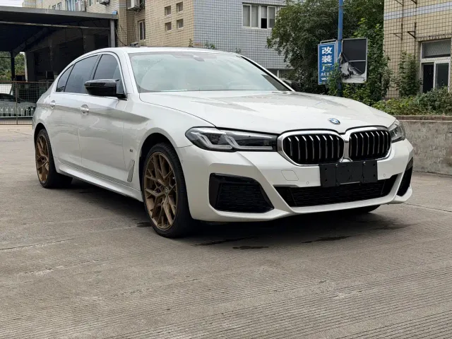 BMW 5 Series — Фото автомобиля 3