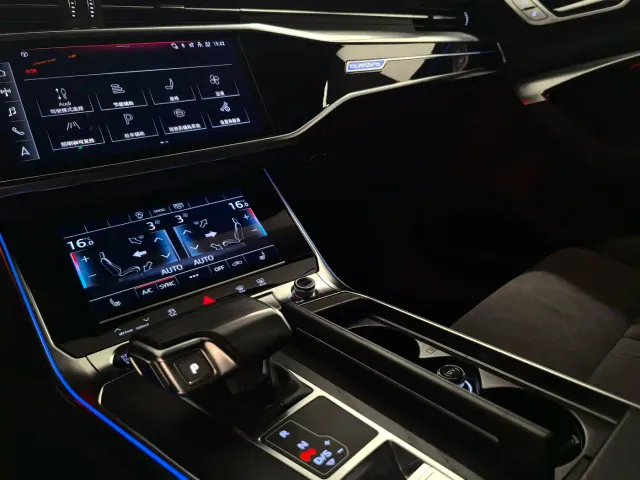 Audi A6L — Фото автомобиля 12