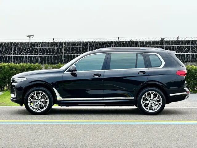 BMW X7 — Фото автомобиля 4