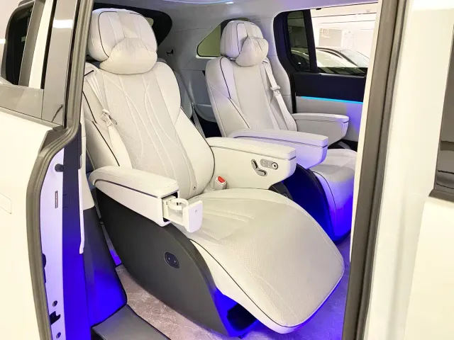 Xpeng X9 — Фото автомобиля 16