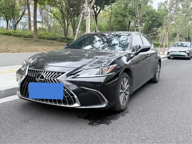 Фотография автомобиля — Lexus ES