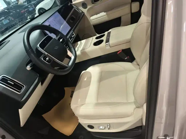 Li Auto L6 — Фото автомобиля 14