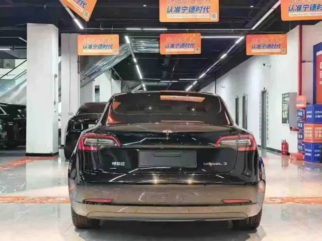 Tesla Model 3 — Фото автомобиля 5
