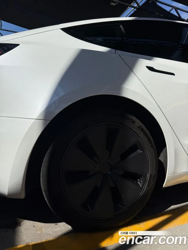 Tesla Model 3 — Фото автомобиля 11