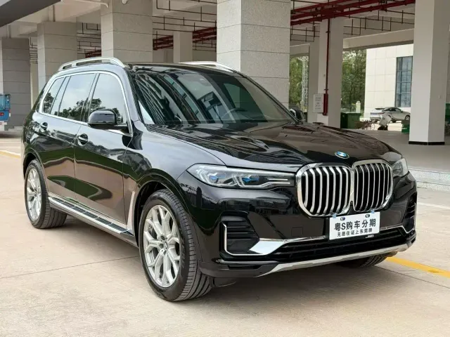 BMW X7 — Фото автомобиля 3