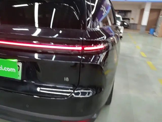 Li Auto i8 — Фото автомобиля 7
