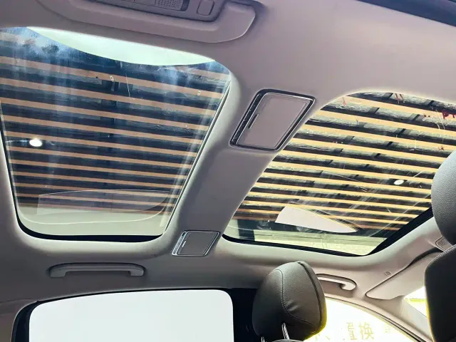 Mercedes-Benz E-Class — Фото автомобиля 14