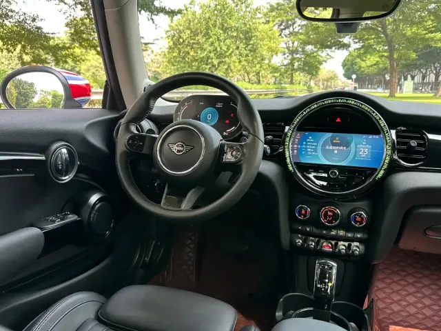 MINI MINI 2022 2.0T COOPER S Artist — Фото автомобиля 29
