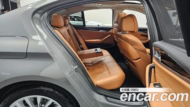 BMW 5 Series G30 — Фото автомобиля 17