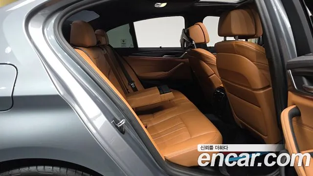 BMW 5 Series G30 — Фото автомобиля 10