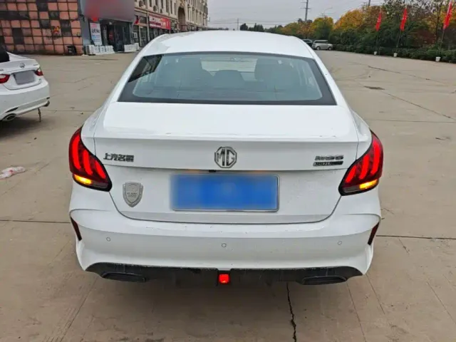 MG 5 — Фото автомобиля 5