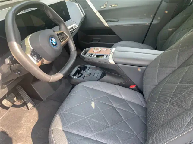BMW iX — Фото автомобиля 8