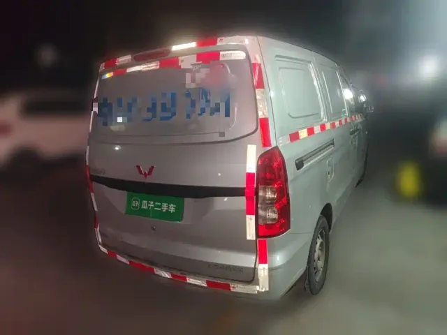 Wuling Hongguang V — Фото автомобиля 4